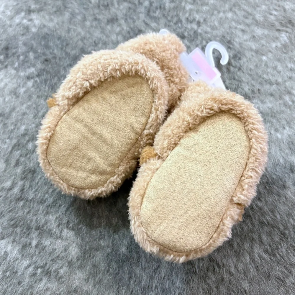NWT Carters Newborn Lion Fuzzy Slippers